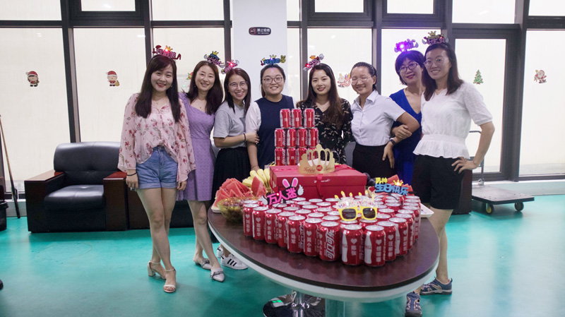 八月集體生日會 | 與久違的祝?；馃嵯嘧?  src="/uploads/allimg/210903/1-210Z314223L34.jpg" /></p>
<p><img alt=