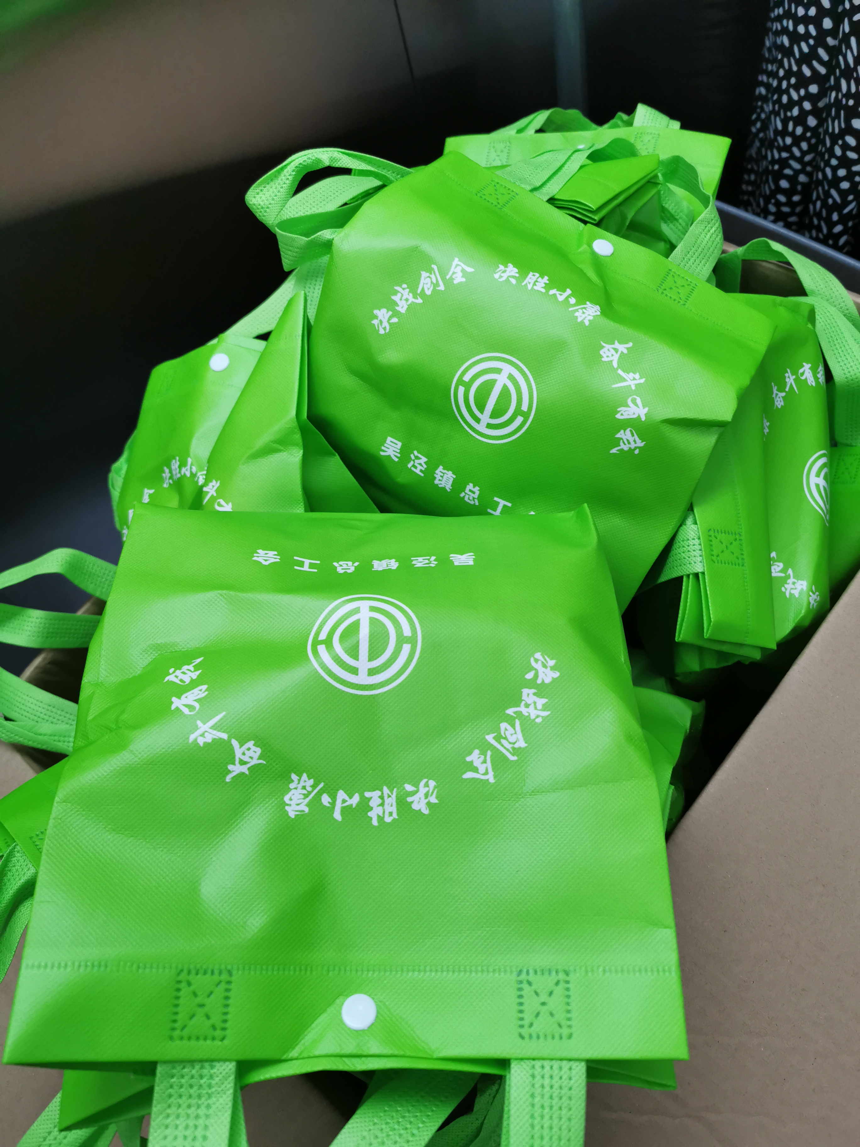 關(guān)愛(ài)職工 · 夏送清涼 | 寶開(kāi)工會(huì)赴一線送清涼，致敬高溫下的堅(jiān)守