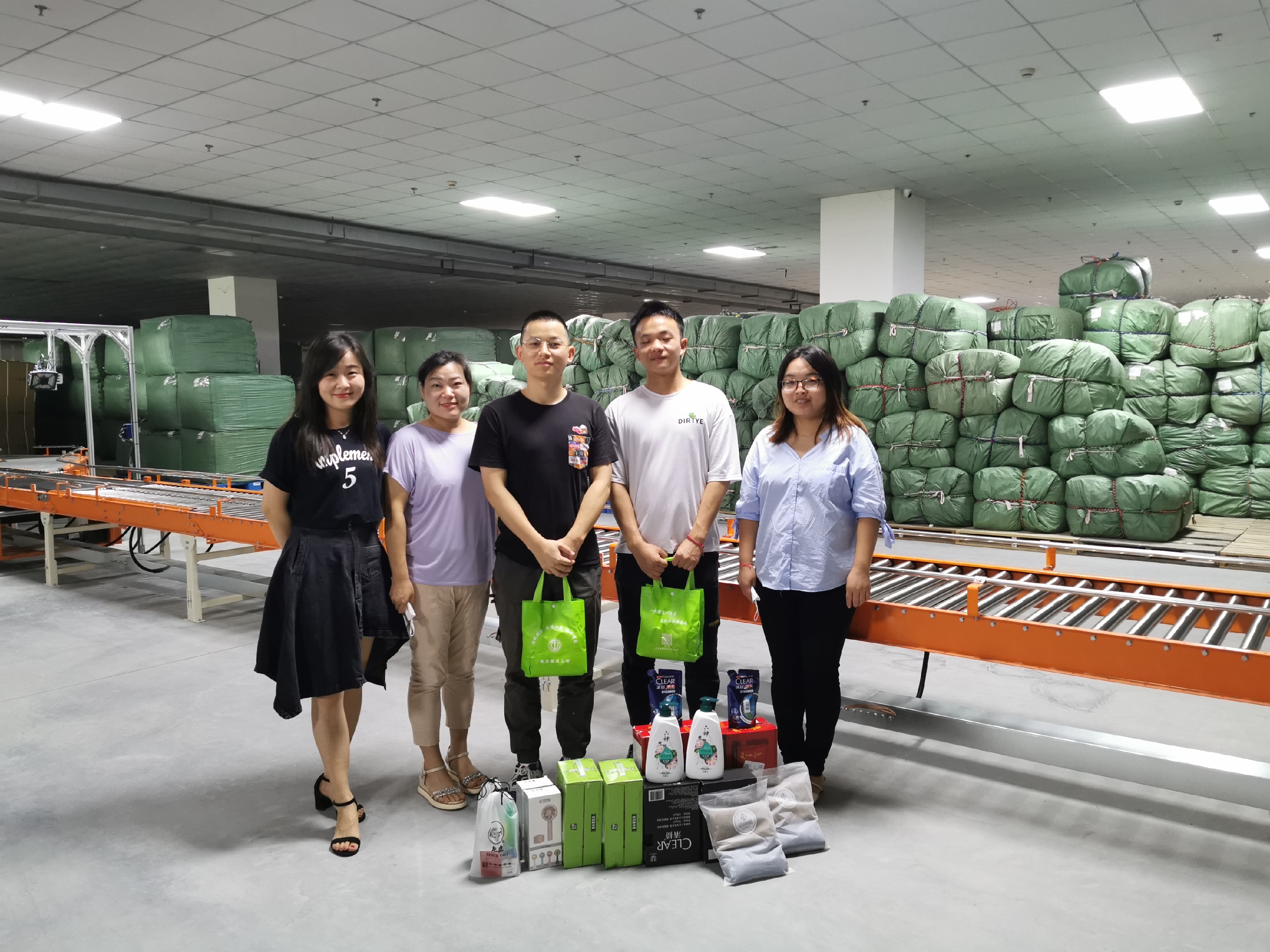 關(guān)愛(ài)職工 · 夏送清涼 | 寶開(kāi)工會(huì)赴一線送清涼，致敬高溫下的堅(jiān)守