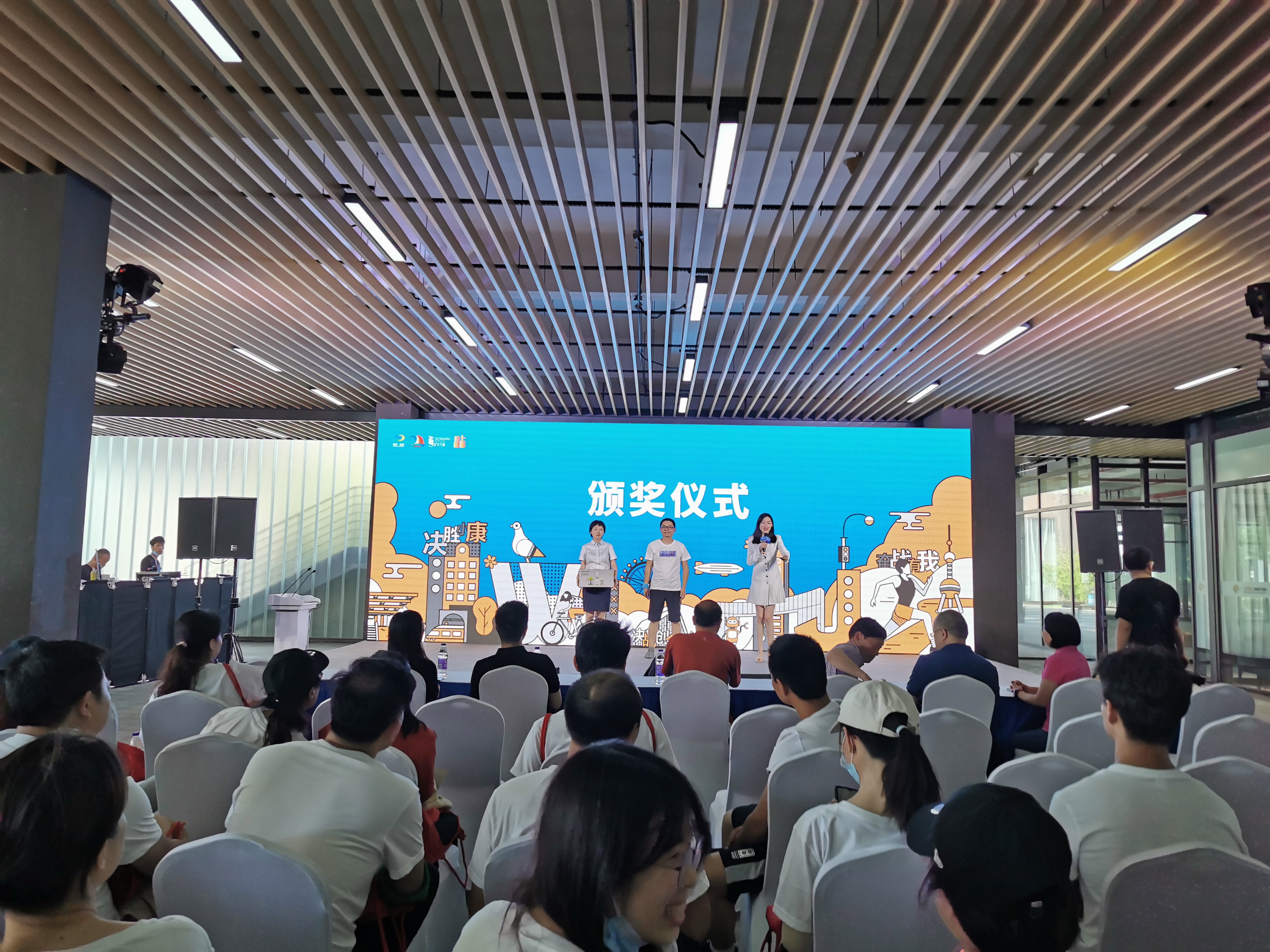 “繁花似涇”城市定向越野活動(dòng) | 金領(lǐng)谷戰(zhàn)隊(duì)奪冠，寶開后浪獻(xiàn)力添彩