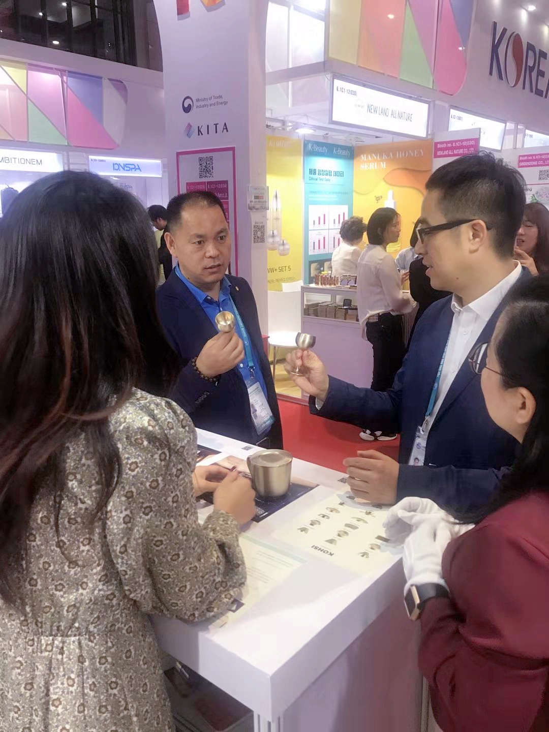 ＂合作、創(chuàng)新、共享＂話進博一一寶開董事長邢志文參觀進博并接受SMG記者采訪