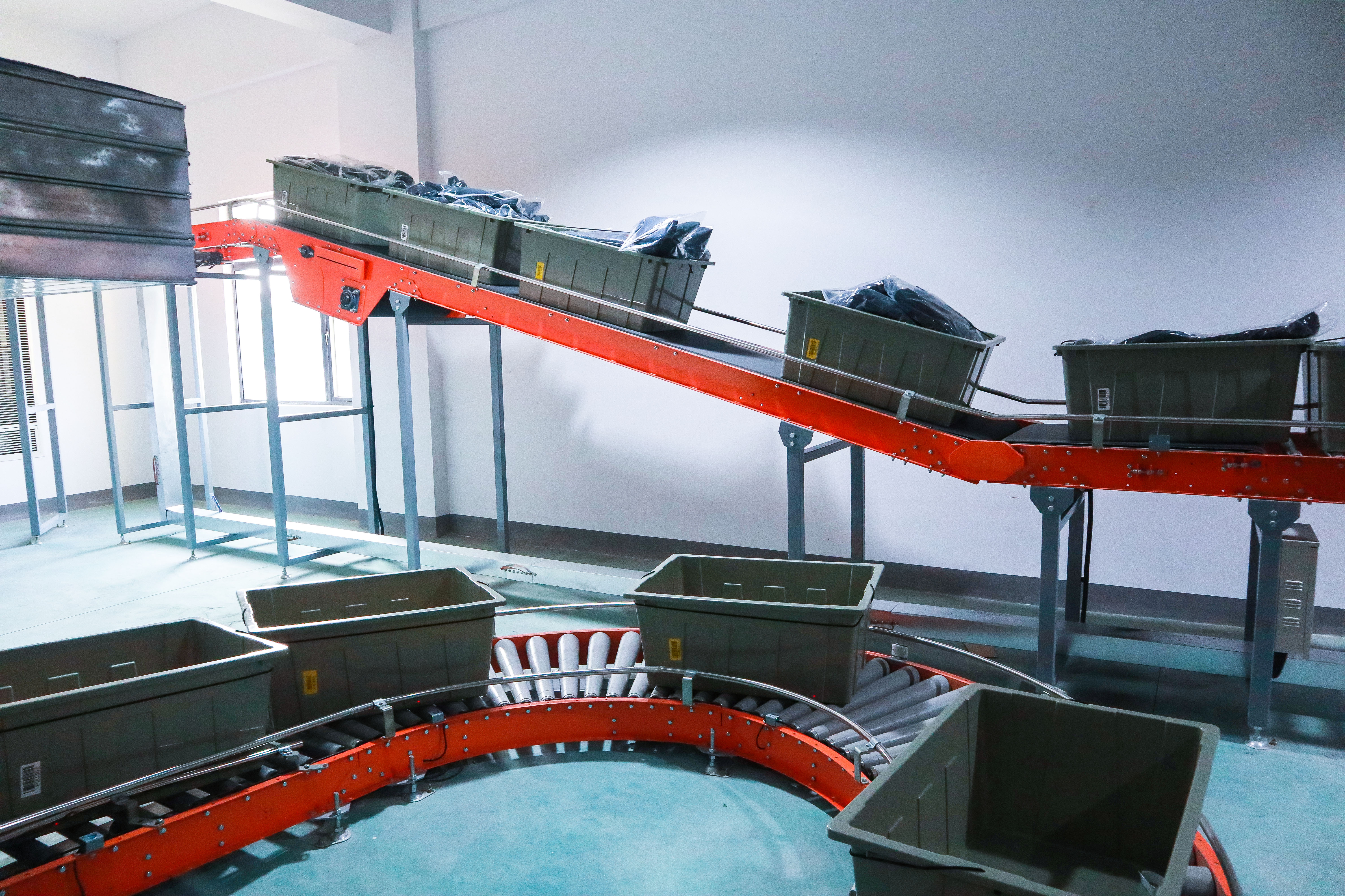 案例新聞 | 官宣！雅鹿物流中心自動化揀選輸送項(xiàng)目完工驗(yàn)收！