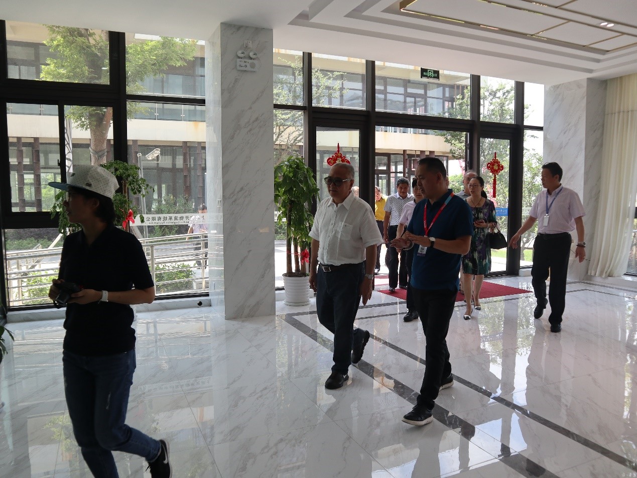 新聞 | 無(wú)錫市原政協(xié)領(lǐng)導(dǎo)、吳涇鎮(zhèn)黨委領(lǐng)導(dǎo)一行蒞臨寶開參觀考察
