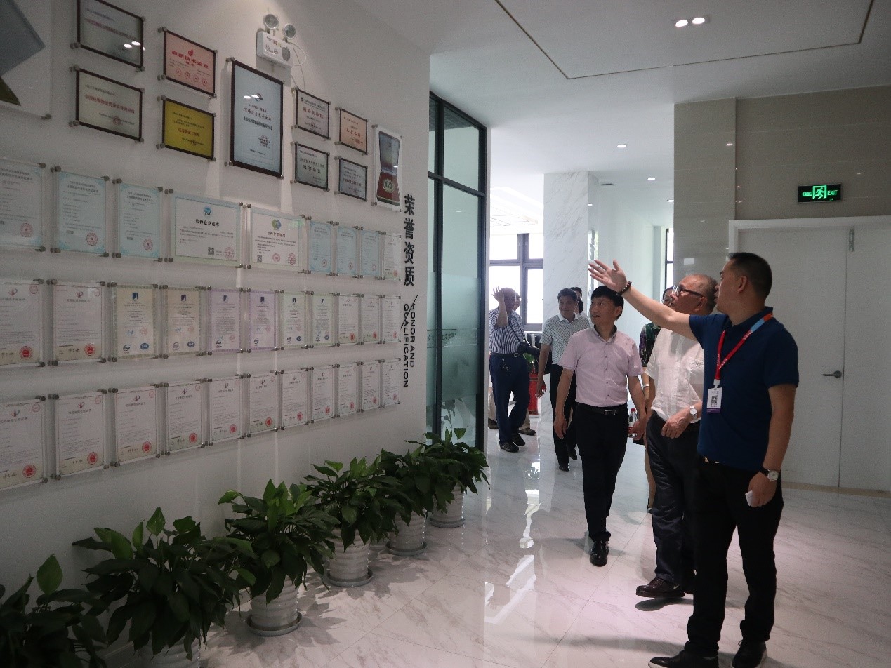 新聞 | 無(wú)錫市原政協(xié)領(lǐng)導(dǎo)、吳涇鎮(zhèn)黨委領(lǐng)導(dǎo)一行蒞臨寶開參觀考察