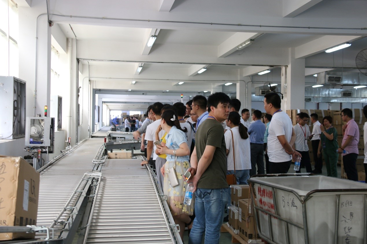 寶開常務(wù)副總裁王雷:“新零售環(huán)境下的物流中心規(guī)劃”主題分享 | UR服飾物流中心迎百余服裝物流經(jīng)理人現(xiàn)場參觀