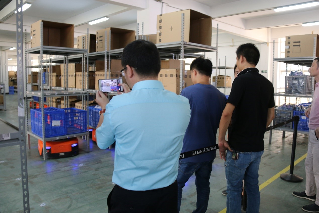 寶開常務(wù)副總裁王雷:“新零售環(huán)境下的物流中心規(guī)劃”主題分享 | UR服飾物流中心迎百余服裝物流經(jīng)理人現(xiàn)場參觀