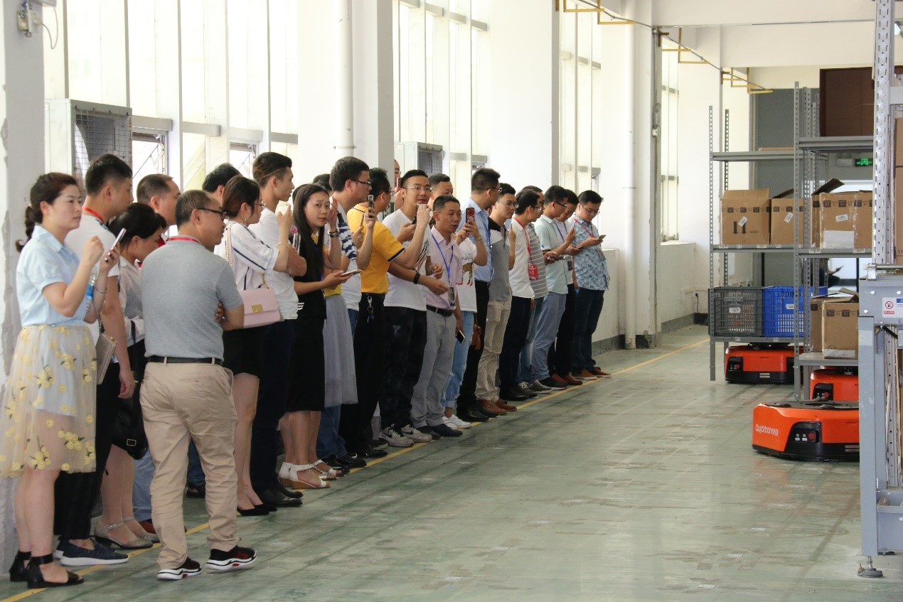 寶開常務(wù)副總裁王雷:“新零售環(huán)境下的物流中心規(guī)劃”主題分享 | UR服飾物流中心迎百余服裝物流經(jīng)理人現(xiàn)場參觀