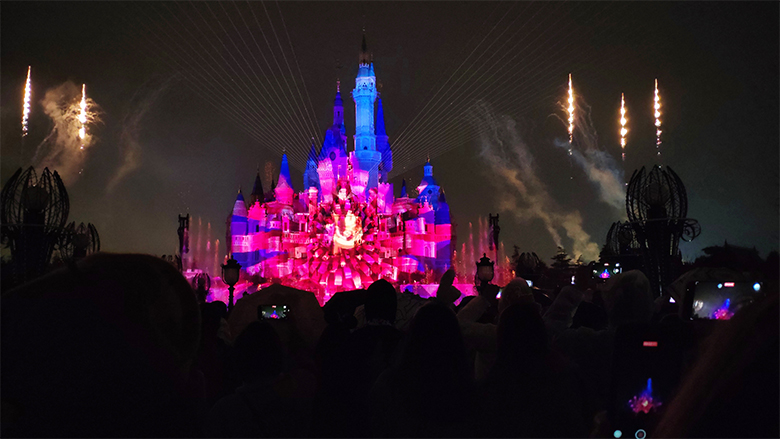 Happy Women’s Day | 歡度三八節(jié)，我們相約上海迪士尼樂園