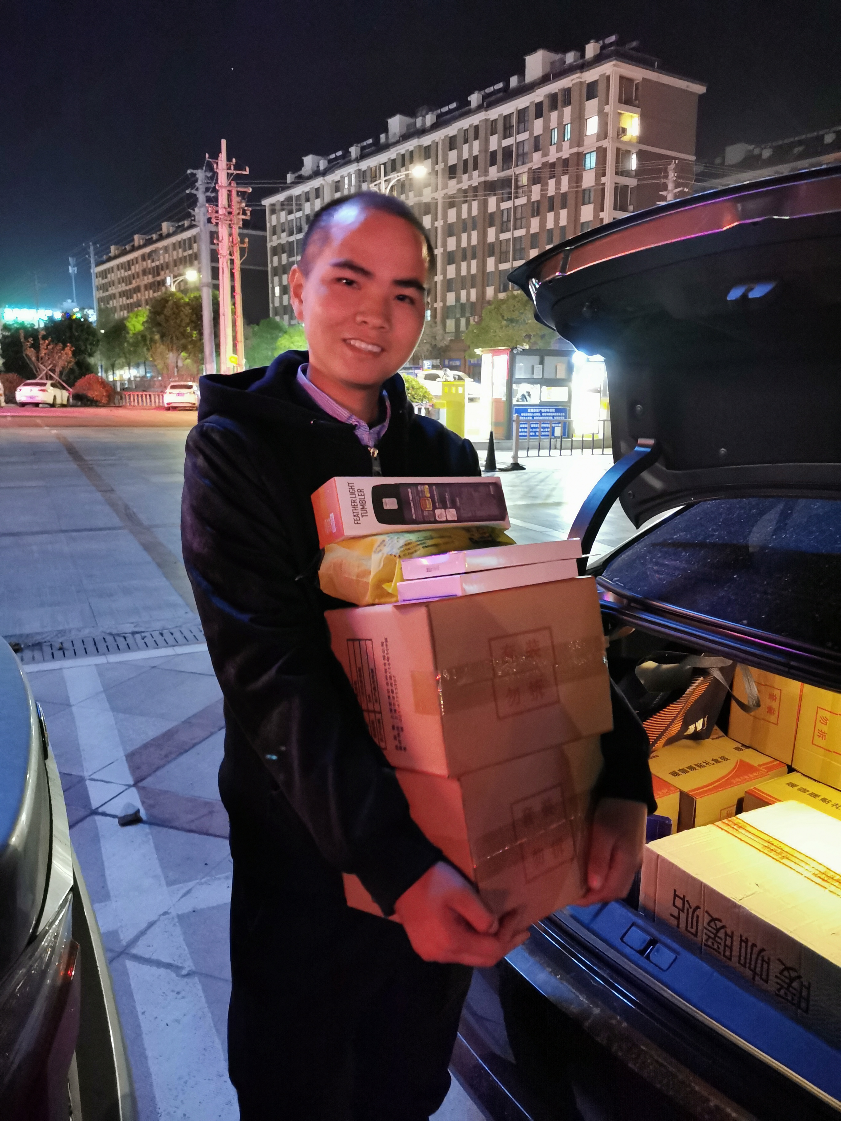 11月中旬，寶開工會(huì)組織開展“走一線、送溫暖”關(guān)愛員工暖冬行動(dòng)。