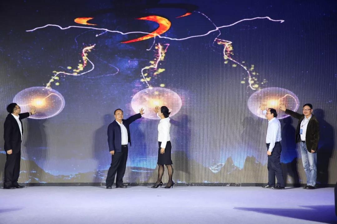 寶開領(lǐng)導(dǎo)張振林、王雷受邀出席 | 2018湖南大美服飾供應(yīng)鏈高峰論壇圓滿舉行！